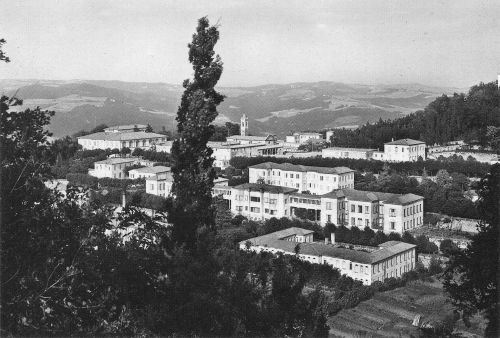Gli anni 50 e l'Ospedale Psichiatrico di Volterra: ricostruzione e prime riforme (1950-1959) - Manicomio di Volterra Gli anni 50 e l’Ospedale Psichiatrico di Volterra: ricostruzione e prime riforme (1950-1959)
