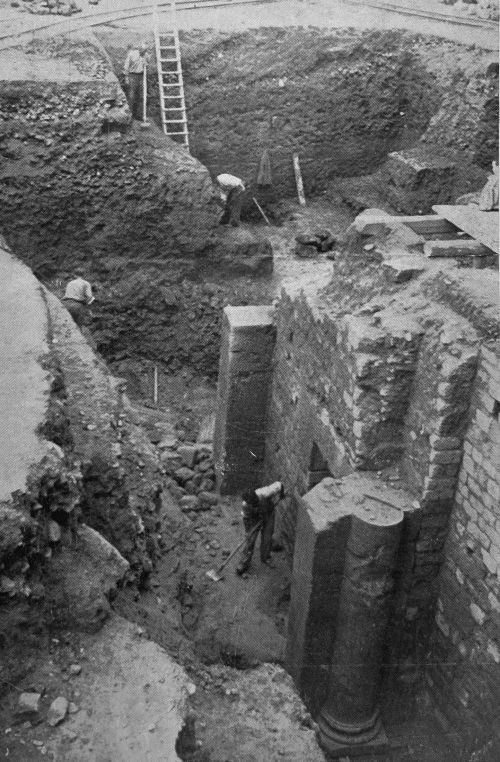 La partecipazione dei ricoverati dell’ospedale psichiatrico agli scavi del teatro romano (1950-1953)