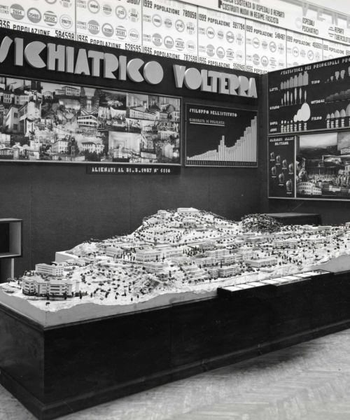 stand dell ospedale psichiatrico di volterra della mostra ospedaliera alla fiera campionaria di milano del 1937 scaled 5bd04b13 - manicomio di volterra