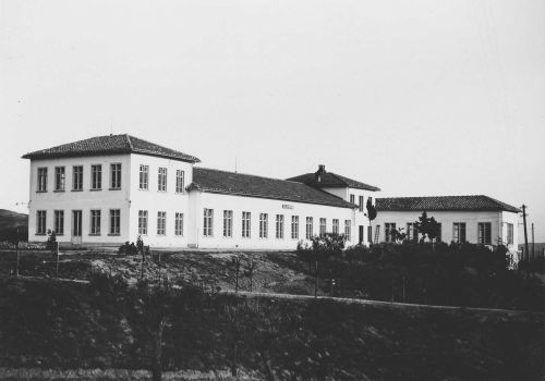 Veduta ravvicinata del Padiglione Morselli nella colonia agricola di Caggio, Ospedale Psichiatrico di Volterra.